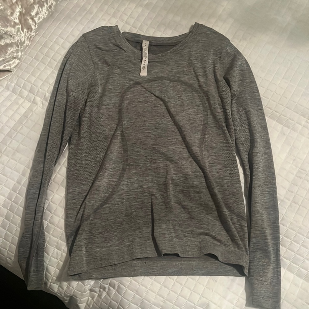 womens lululemon swiftly tech top!